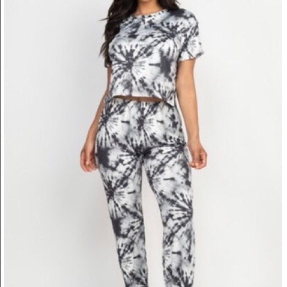 Black and white tie dye set